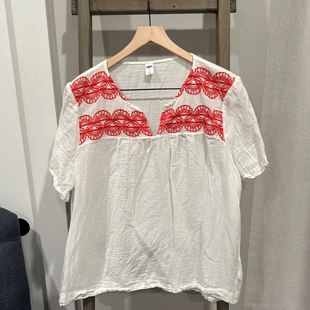 Old Navy White and Orangish Red Embellished Short Sleeve Blouse
